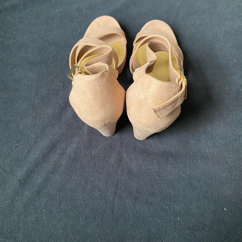 Chinese Laundry pre-owned size good shoes to wear for any occasion
